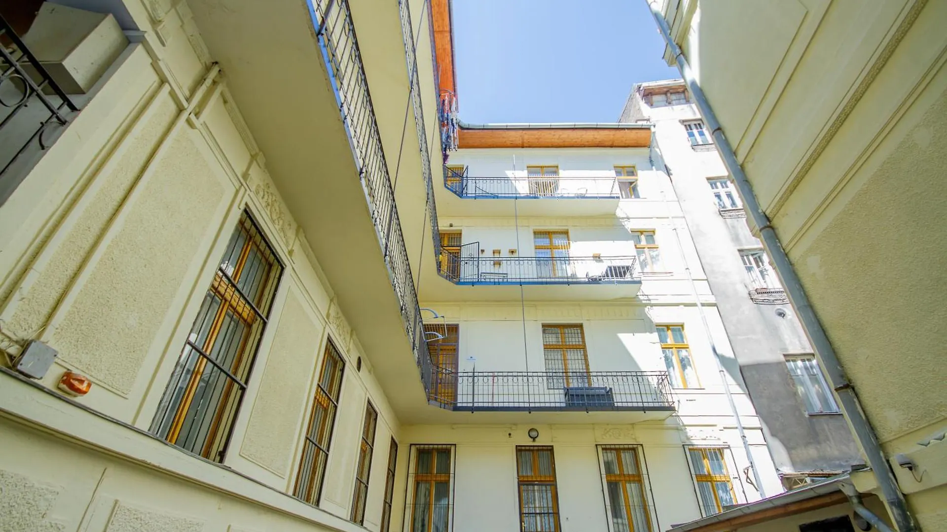 Kelvin'S V District 2Br Urban Haven By Nw Lägenhet Budapest Ungern